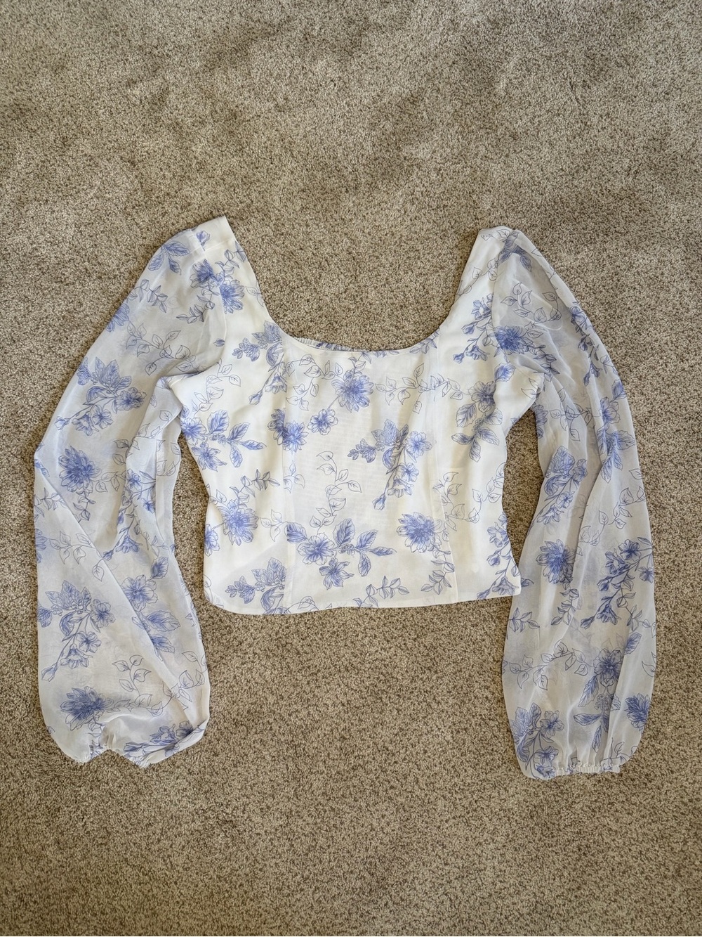 House of Harlow 1960 White Crop Top with Blue Floral Print Ballon Sleeves